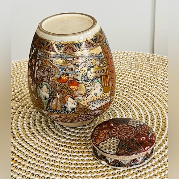Antique Satsuma Japan Hand Painted Covered Ginger Jar - Picture 8 of 8
